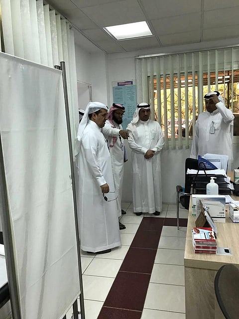 شاهد .. "البريكان" يتفقد مستوى السلامة والحماية بمرافق صحة الطائف