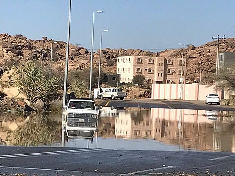 أهالي "سر الطائف" يطالبون بعبّارة لتصريف السيول