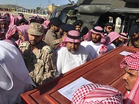 شاهد .. طائرة القوات المسلحة تنقل جثمان الشهيد منّاع الحلافي للبشائر
