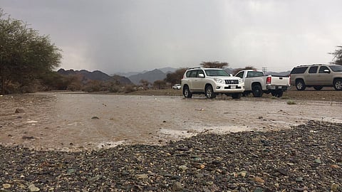 بالصور .. أمطار على محافظات وقرى جنوب المدينة المنورة