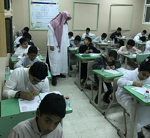 مدير تعليم ينبع يقف على سير الاختبارات في أول أيامها