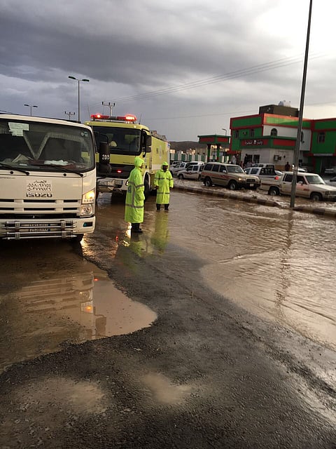 من الأحد إلى الخميس .."مدني الباحة" يحذر من حالة مطرية غزيرة