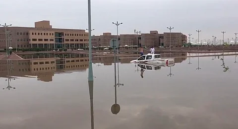شاهد.. هكذا أصبحت مواقف المدينة الجامعية بجازان بعد ليلة المطر