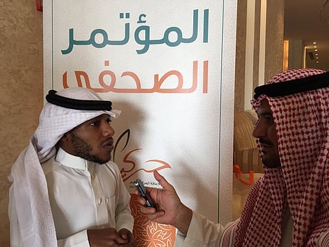 "الكعبي": أفتخر بوصفي "قزماً" وأنا أقصر رجل عربي وتمكنت من المرور تحت شاحنة متحركة