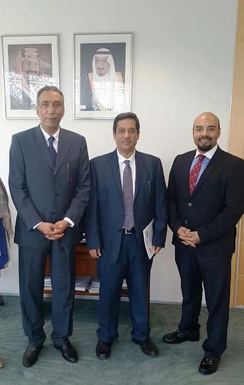 "إبرة فدا" تصل ألمانيا ويتوافد الأطباء عليها لتطبيق العمليات المباشرة