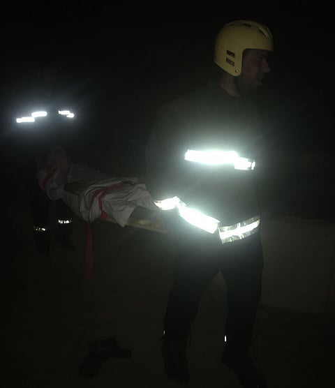 نجاة شاب من الموت بعد سقوطه في "بئر" برنية