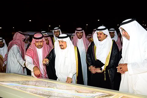 الصيف جنوب الرياض.. شلالات مياه و"كورنيش" على ضفاف بحيرة "نمار"
