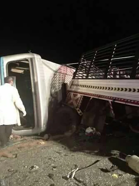 وفاة وإصابة 26 بتصادم لحافلة معتمرين.. و"مدني الحائط" يفصل التصاقها بـ"دينا"