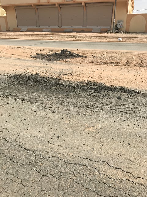 شاهد.. تآكل الأسفلت بـ"عشيرة الطائف" بعد أسابيع من زيارة "الفيصل"