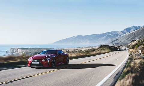 "لكزس" تدشن سيارتها الكوبية الفاخرة LC 500 في أكبر مركز لها بالعالم