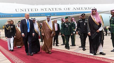الإعلام الأمريكي يصف اليوم الأول لترامب في الرياض بـ "الهائل" ومقر الإقامة بالمذهل والفخم جدًا
