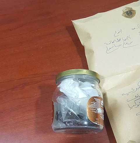"تحرّيات وبحث مكة" تطيح بمقيم يزوِّر أختامًا وشهادات ميلاد وخطابات رسمية