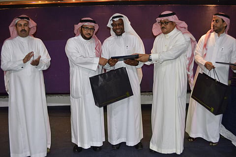 الدفاع المدني بجدة يقيم حفلاً لتكريم 37 من الأفراد المتقاعدين