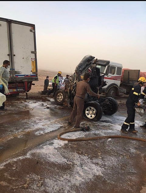 مصرع مواطن وزوجته وابنه في حادث على طريق "طريف - القريات"