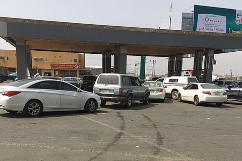 تفاقم أزمة البنزين بجازان.. ومركبات المواطنين تتوقف لفراغ الوقود