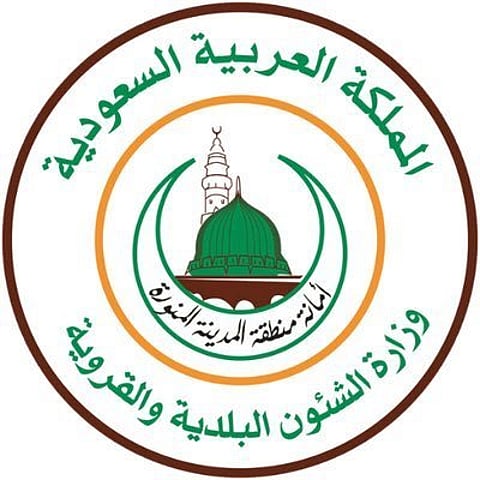 بعد تسمم 25 شخصاً ..إغلاق ٩ منشآت غذائية ومعمل احترازياً بالمدينة