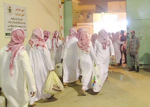 سجون القصيم تفرج عن 144 سجينًا شملهم العفو الملكي في رمضان