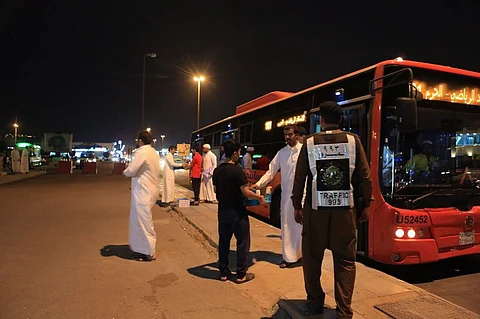 "سبق" ترصد مراكز النقل الترددي بالمدينة: مرور ينظِّم وأمن يتابع