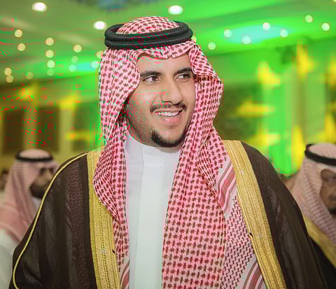 "الشلوي" يحتفل بتخرج الملازم "محمد"