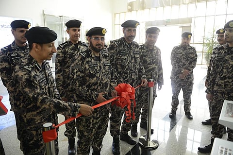 قائد قوات أمن المنشآت يدشن جهاز الخدمات الذاتية الإلكترونية