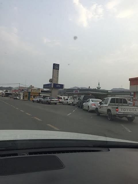 أهالي مركز بحر ابو سكينة يشكون قلة ماكينات الصرافة ويطالبون بحلول