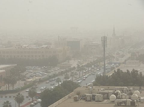 "الإنذار المبكّر" يصدر تنبيهاً متقدماً لـ "الشرقية".. أتربة وشبه انعدام للرؤية