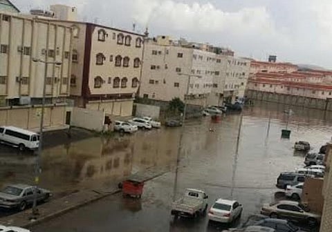 "البلديات": عبّارة مالك المنتزه بالطائف سبب تحوّل الحي لبحيرات وقت الأمطار