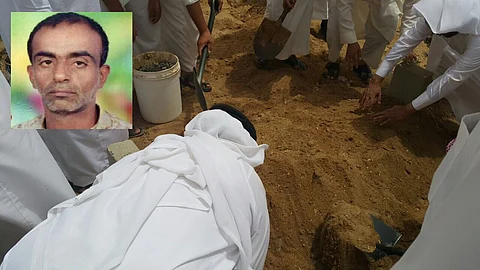 جموع المُصلين بـ "أحد رفيدة" يؤدون صلاة الميت على الشهيد "القحطاني"