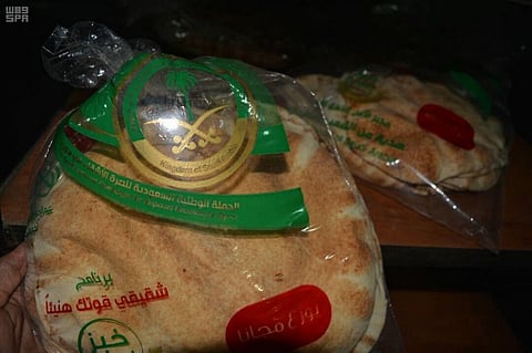 الحملة السعودية تفتتح فرناً لإنتاج الخبز للسوريين في لبنان