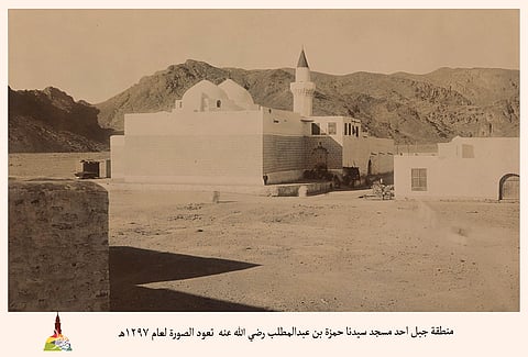 شاهد.. صورة عمرها 141 عاماً لمسجد "سيد الشهداء" يبرز فيها جبل أحبه النبي