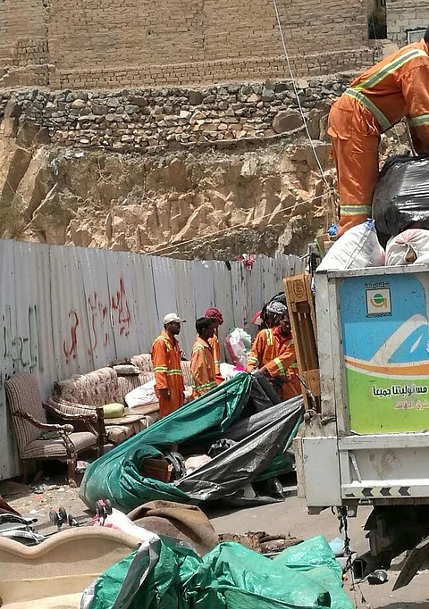 أمانة الطائف تزيل مخلفات الأحواش المخالفة بوادي النمل