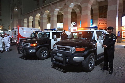 بالصور.. "سبق" ترصد خدمات دوريات الأمن "الأمنية والإنسانية" لخدمة "المدينة" وزوارها