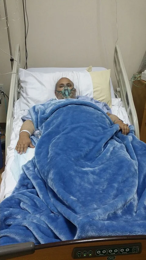 مستشفى خاص بعسير يحتجز مريضاً لعدم دفع 72 ألف ريال تكاليف علاجه