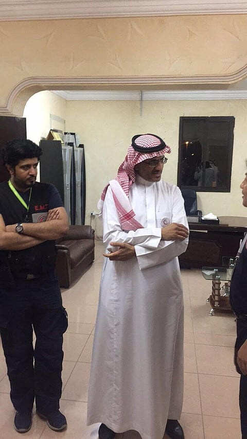 "رئيس الهلال الاحمر" يتفقد المراكز الإسعافية ويشارك منسوبيها إفطارهم