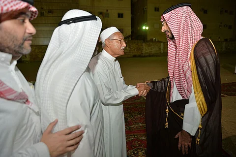 نائب "أمير مكة" يؤدي واجب العزاء في "الشيخ محمد باعشن"