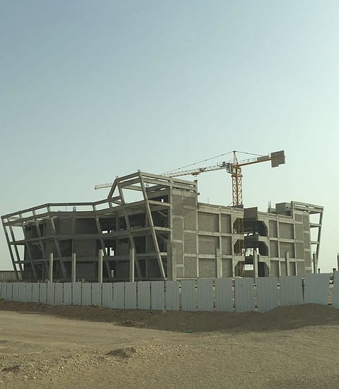 الأفلاج.. قرار بإغلاق "هدف" يُربك الأهالي والموظفين ومواطن يقدم مبررات للاستثناء