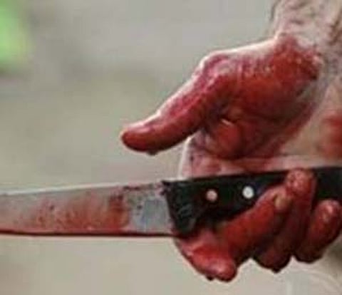 مقتل عشريني طعنًا في معارض السيارات بحائل.. وهروب الجناة