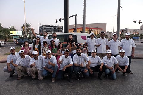 شاهد.. "إفطارك علينا" يشارك سائقي الدمام "القرقيعان"