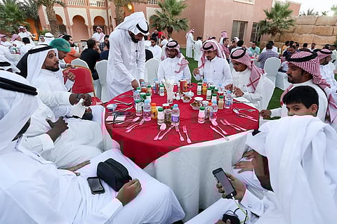 بالصور.. "الرياض للسفر" تحتفل بمنسوبيها في إفطار جماعي
