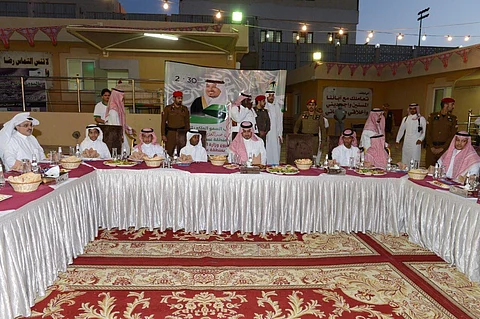 نائب أمير عسير يُشارك أبناء الرعاية الاجتماعية بأبها مأدبة الإفطار