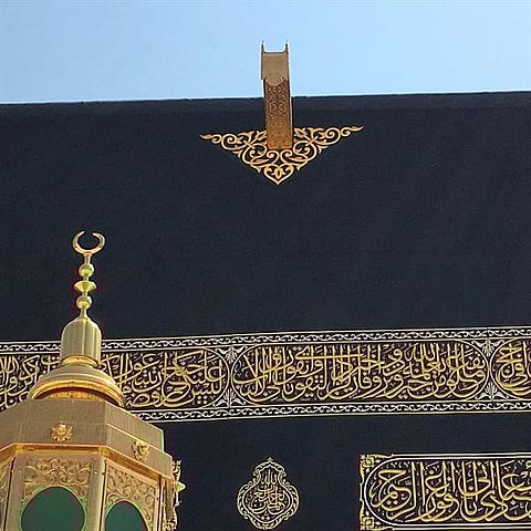 بالصور .. ما لا تعرفه عن "ميزاب الكعبة" أول من وضعه وآخر من جدده