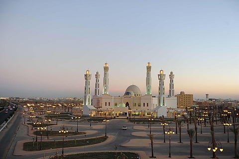 "جامع الوالدين" بتبوك.. أجواء روحانية فريدة صنعتها إبداعات الطراز المعماري المتميز