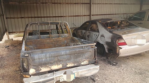 شاهد.. احتراق 3 سيارات أمام منزل صاحبها بالأفلاج