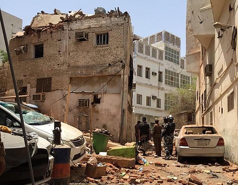 مصادر "سبق": مطلوب يفجّر نفسه وسقوط آخرين في عمليات منفصلة للجهات الأمنية بمكة وجدة