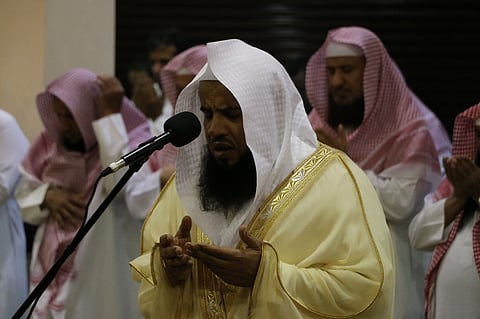 بالصور.. مئات المصلين يحضرون دعاء القنوت وختم القرآن بجامع "الجار الله"