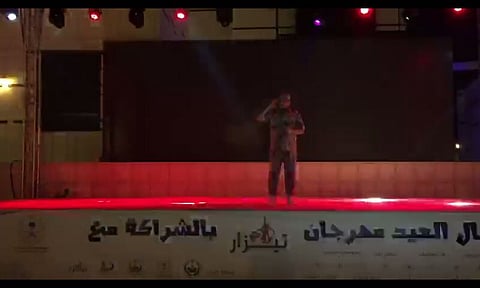 "يوسف الشريف" يفاجئ حضور مسرح "تاريخية ينبع" بظهور خاص ورسائل