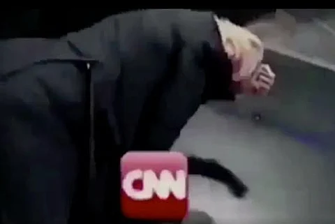 شاهد.. مصارعة ترامب لشبكة "CNN" في حلبة WWE