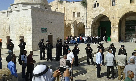 مستوطنون يهود وطلاب الهيكل يقتحمون المسجد الأقصى