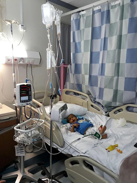 "الرضيع حمد" يعاني فشلاً كبدياً بمرحلته الأخيرة ووالداه يناشدان بنقله لـ"التخصصي"