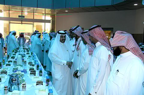 بلدية محايل عسير تعايد منسوبيها